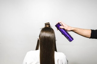 Hästsvans med omknuten hårslinga Tutorial 3 Kerastase